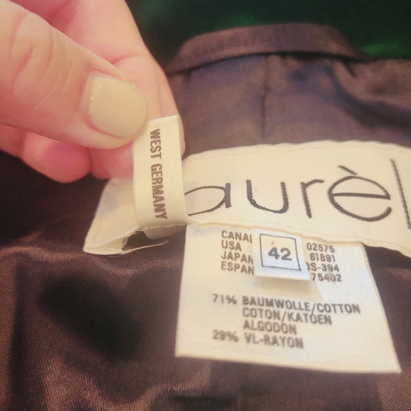 Vintage Escada by Laurel Velvet Jacket in Excellent Condition - Picture 7 of 9